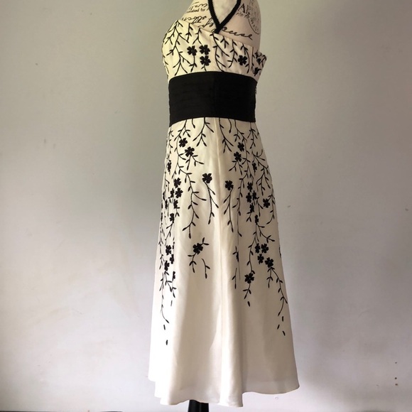 White House Black Market Floral Strapless Dress - Picture 4 of 10